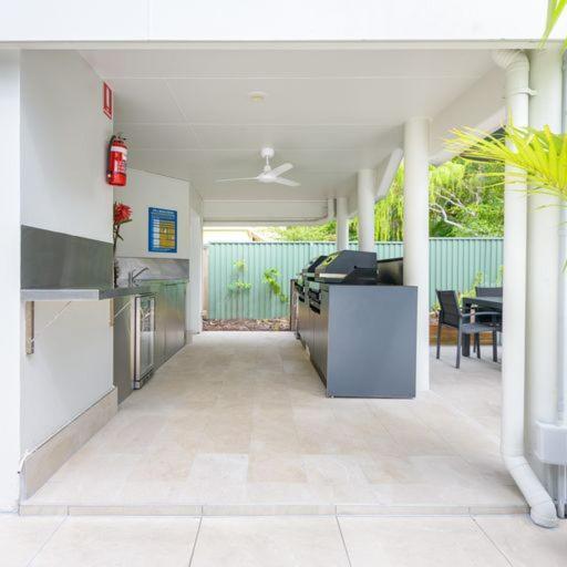 Marina Terraces Port Douglas Aparthotel Exterior photo