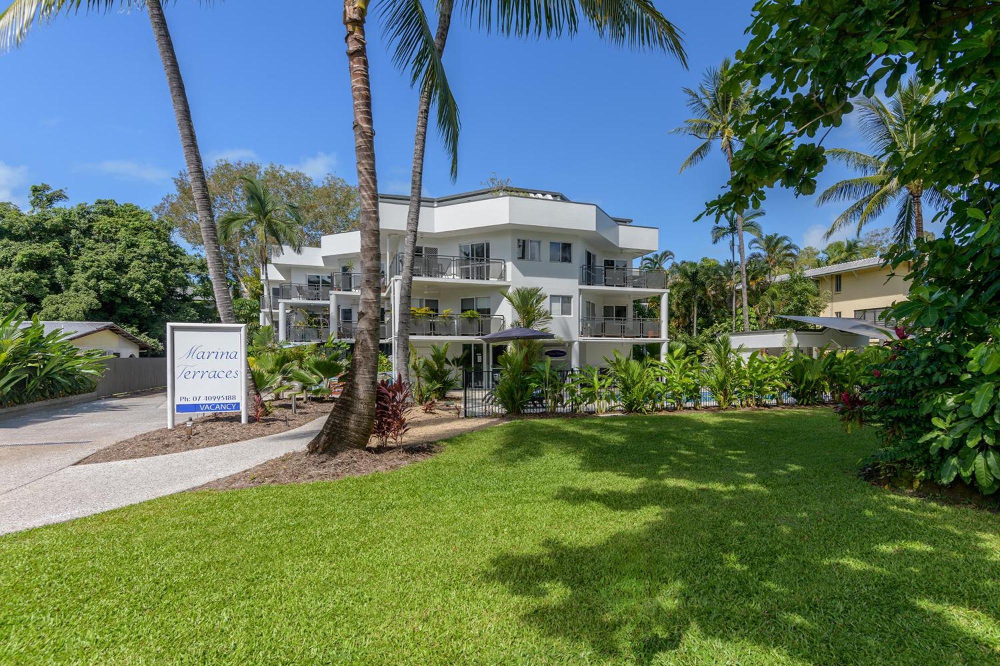 Marina Terraces Port Douglas Aparthotel Exterior photo