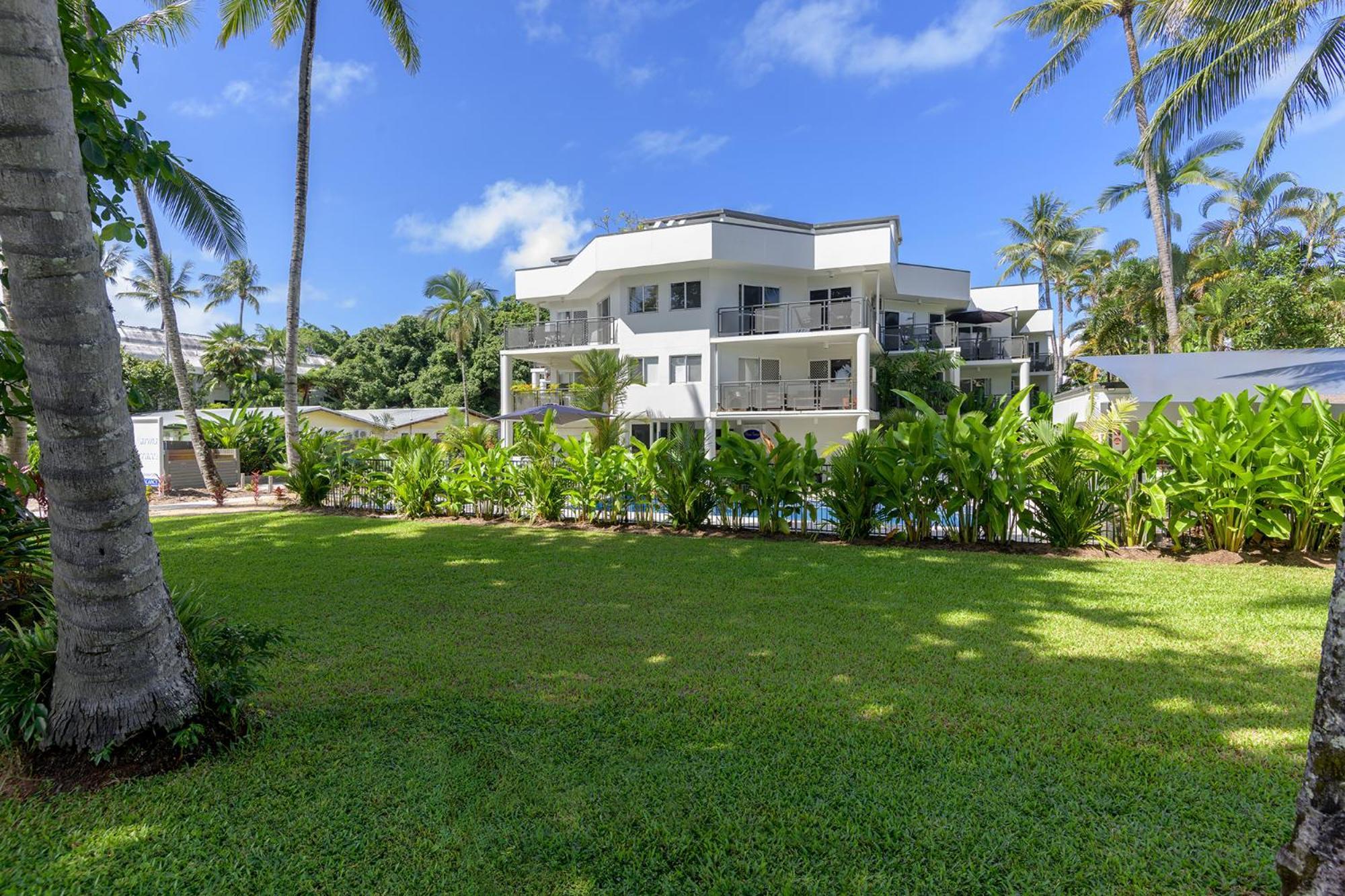 Marina Terraces Port Douglas Aparthotel Exterior photo